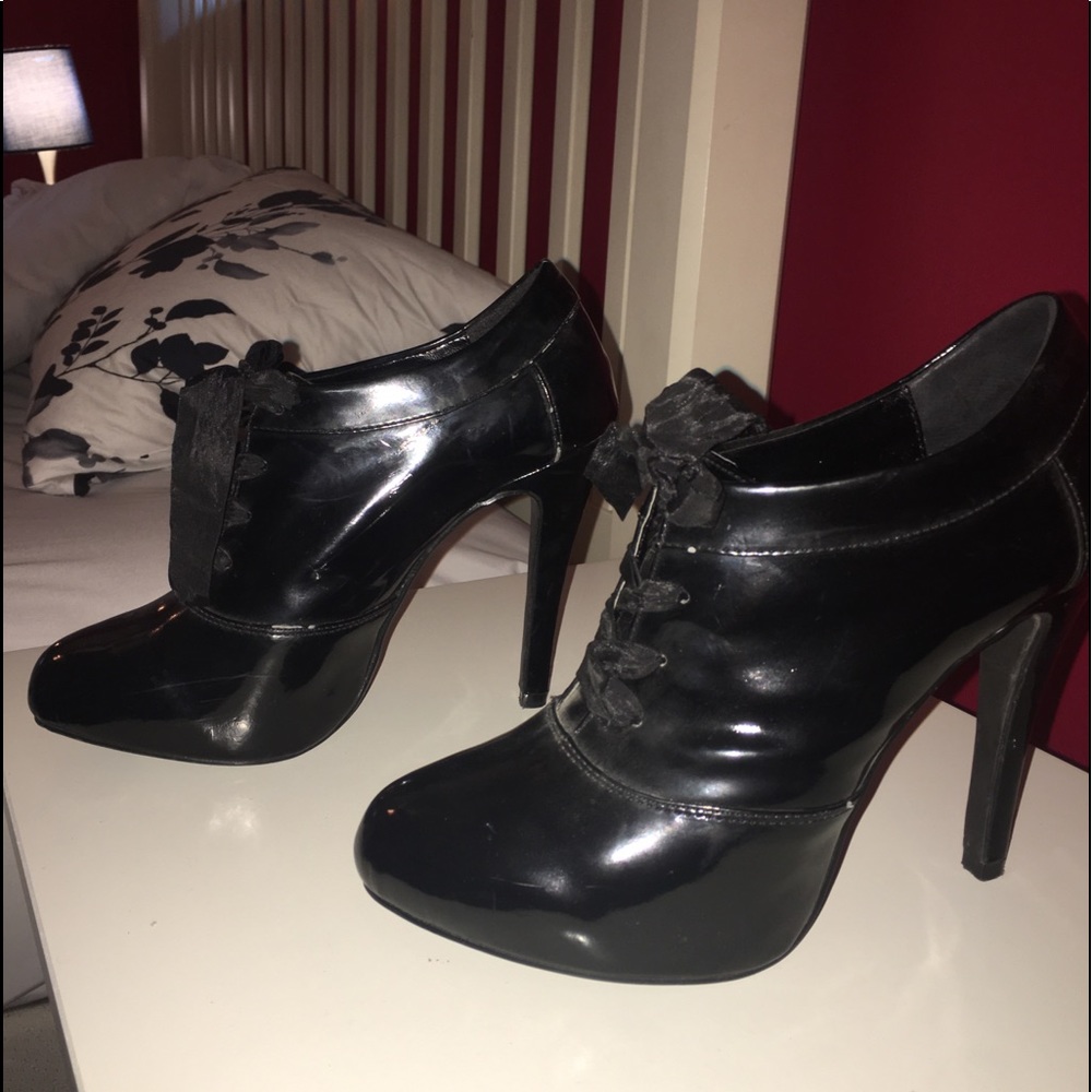 Newport News High heel black shoes - Picture 2 of 2